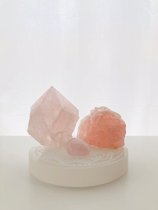 Cuarzo rosa: significado, propiedades espirituales y cómo trabajar con la piedra del amor