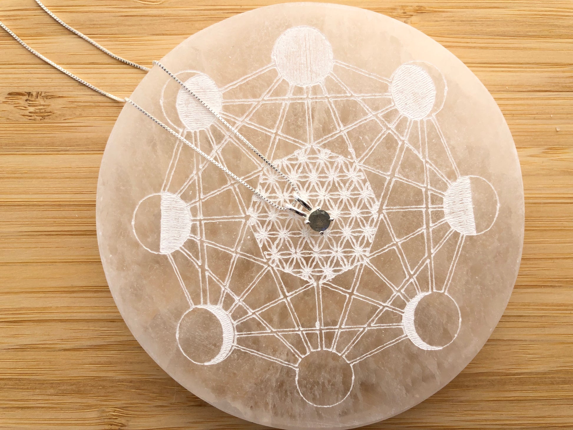 Joya de piedra Labradorita auténtica y plata de ley, minerales mágicos en DrusaLunar.