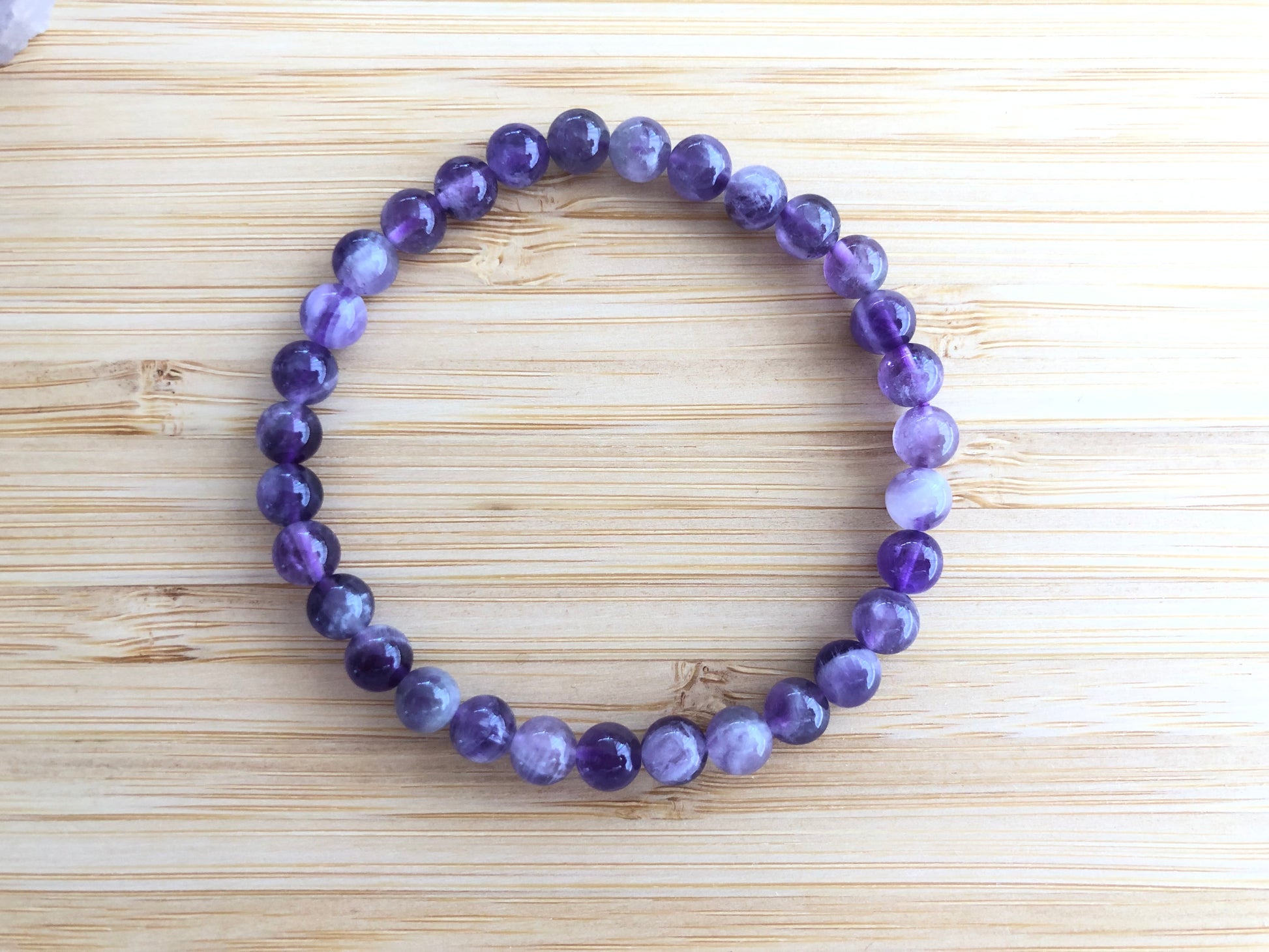 Pulsera de Amatista Chevron de 6mm, combinación única de cuarzo y amatista para una visión espiritual profunda - DrusaLunar.