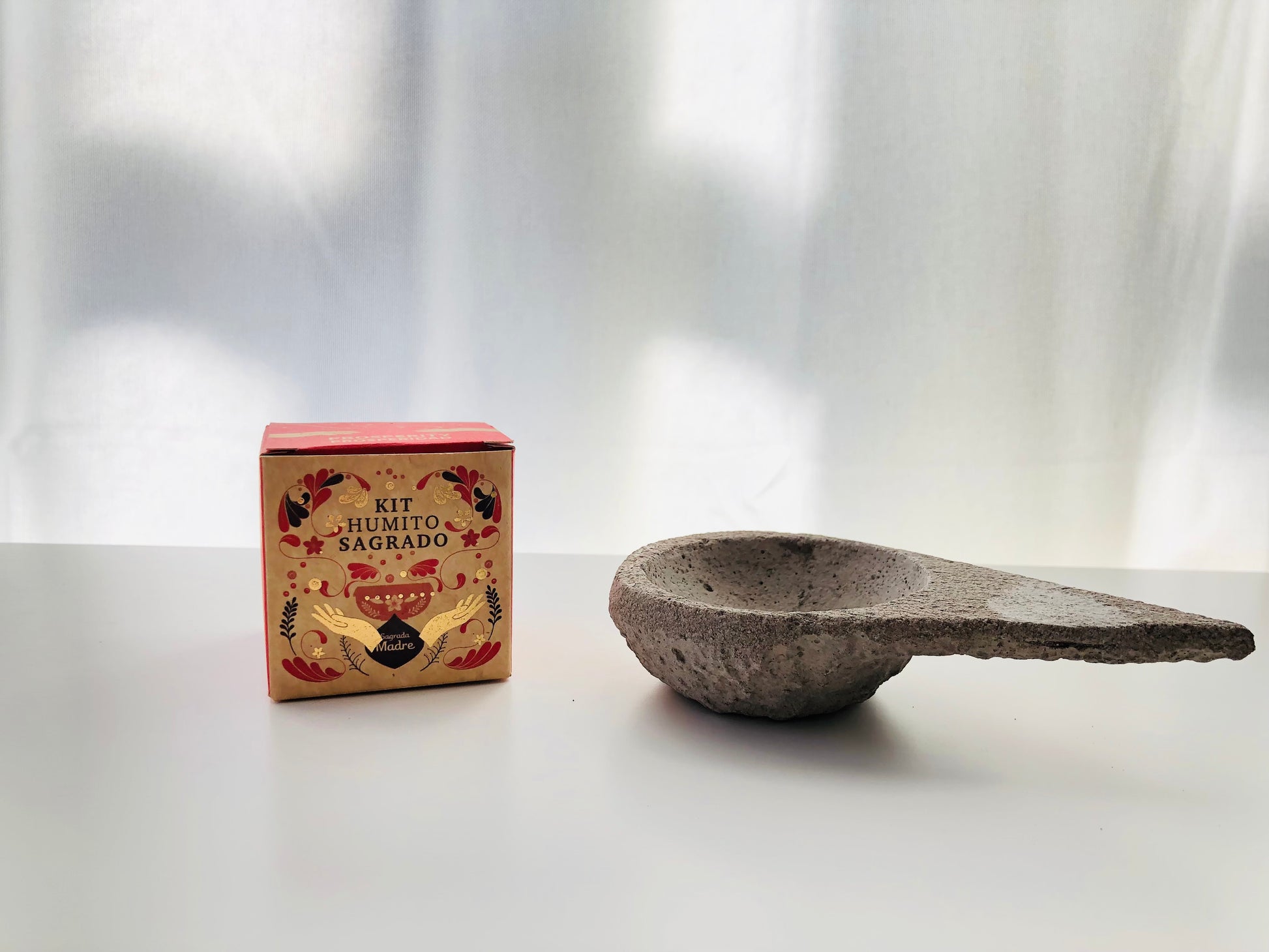 "Caja Humito Sagrado Sagrada Madre para ritual de limpieza completa, kit de defumación artesanal con hierbas y resinas naturales para purificación profunda de espacios y protección energética.