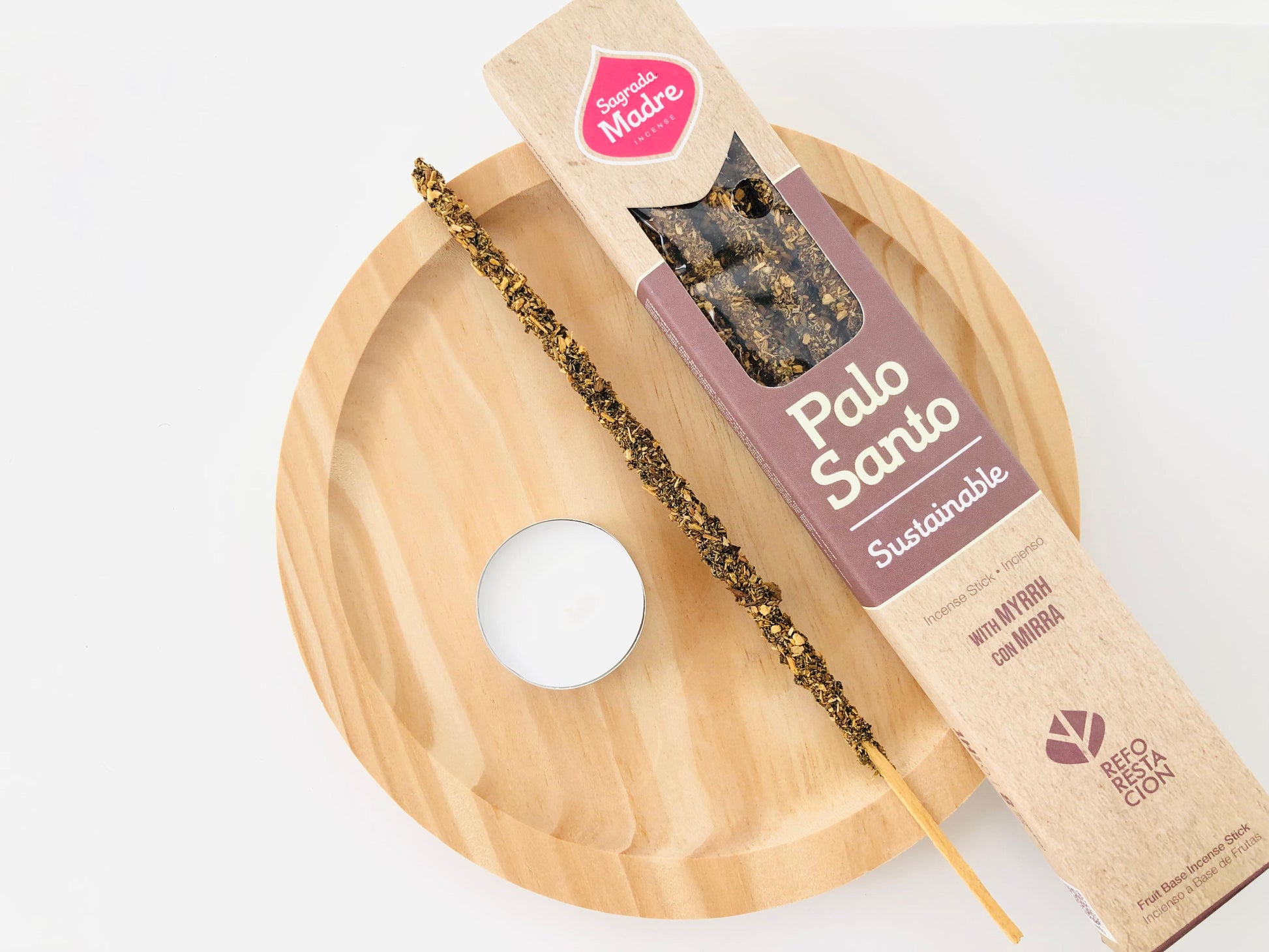 Caja de incienso artesanal Sagrada Madre de Palo Santo y Mirra natural, varillas para purificación espiritual y limpieza de ambientes.