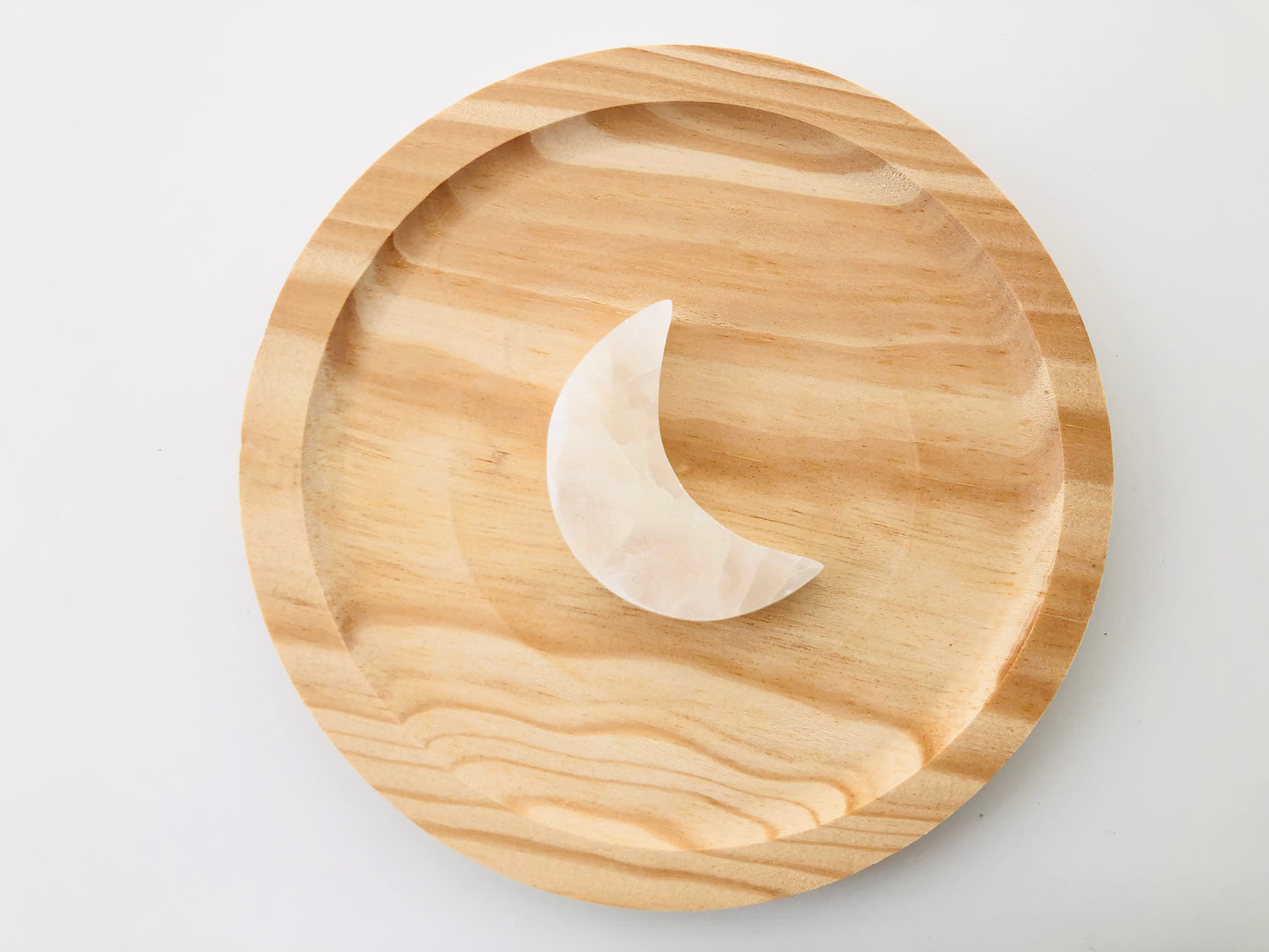 Luna de selenita blanca tallada para limpieza energética, cristal natural de carga y purificación ideal para decoración zen o altar de meditación