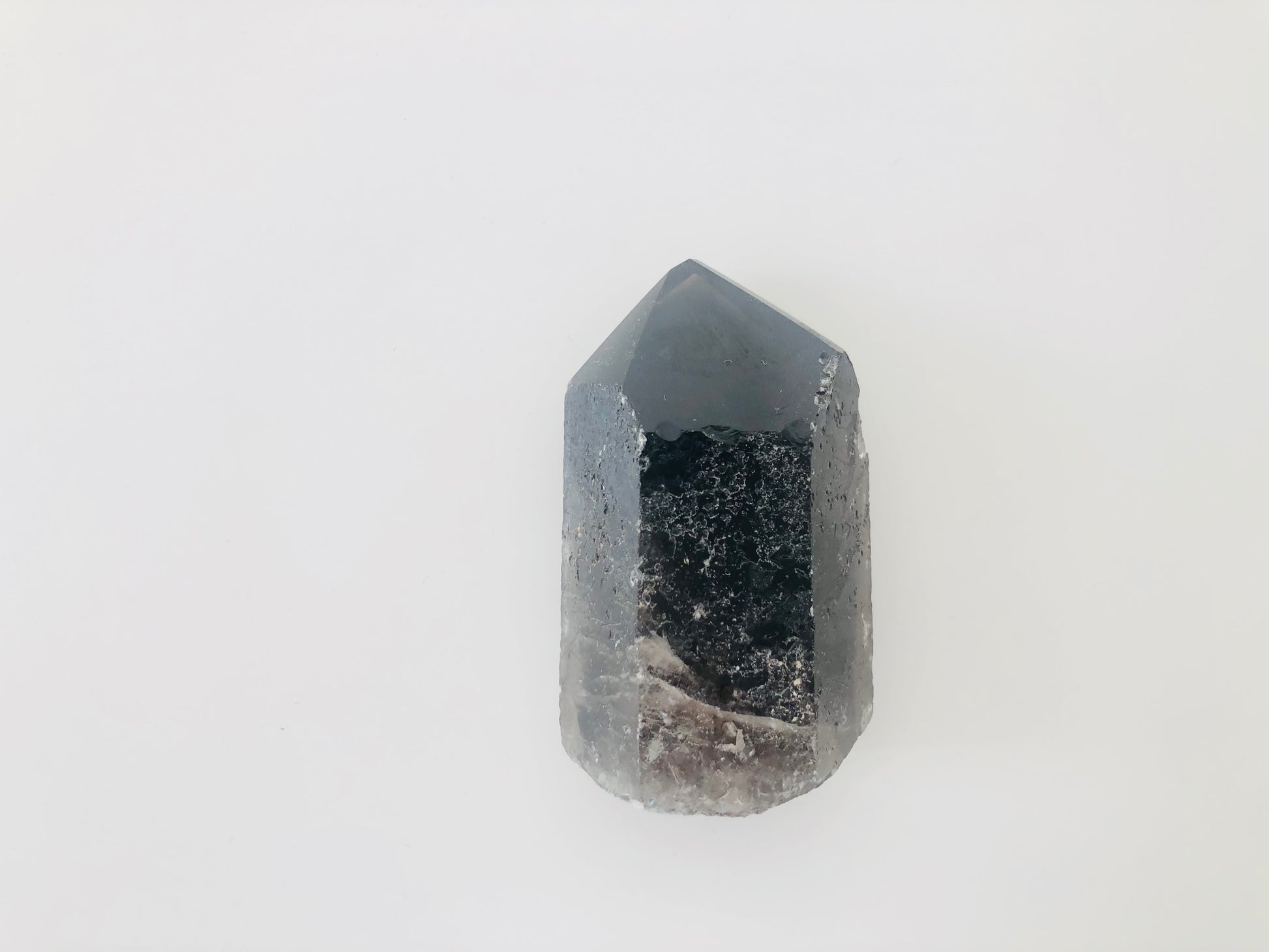 Punta de cuarzo ahumado semipulida, piedra natural de enraizamiento y protección, cristal de cuarzo marrón para meditación y equilibrio de energías densas.
