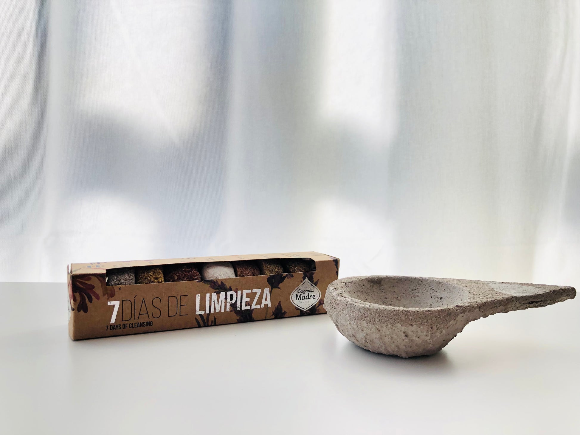 Kit 7 días de limpieza energética Sagrada Madre, ritual semanal de sahumerio natural para purificación, incluye siete bombas de defumación con diferentes fragancias y propósitos.